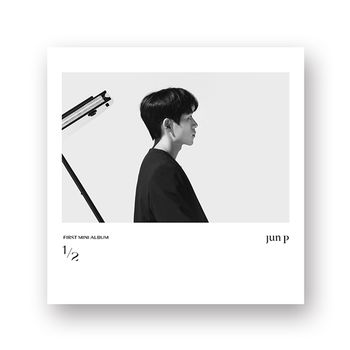 第一張迷你專輯「1/2」(韓國進口版)